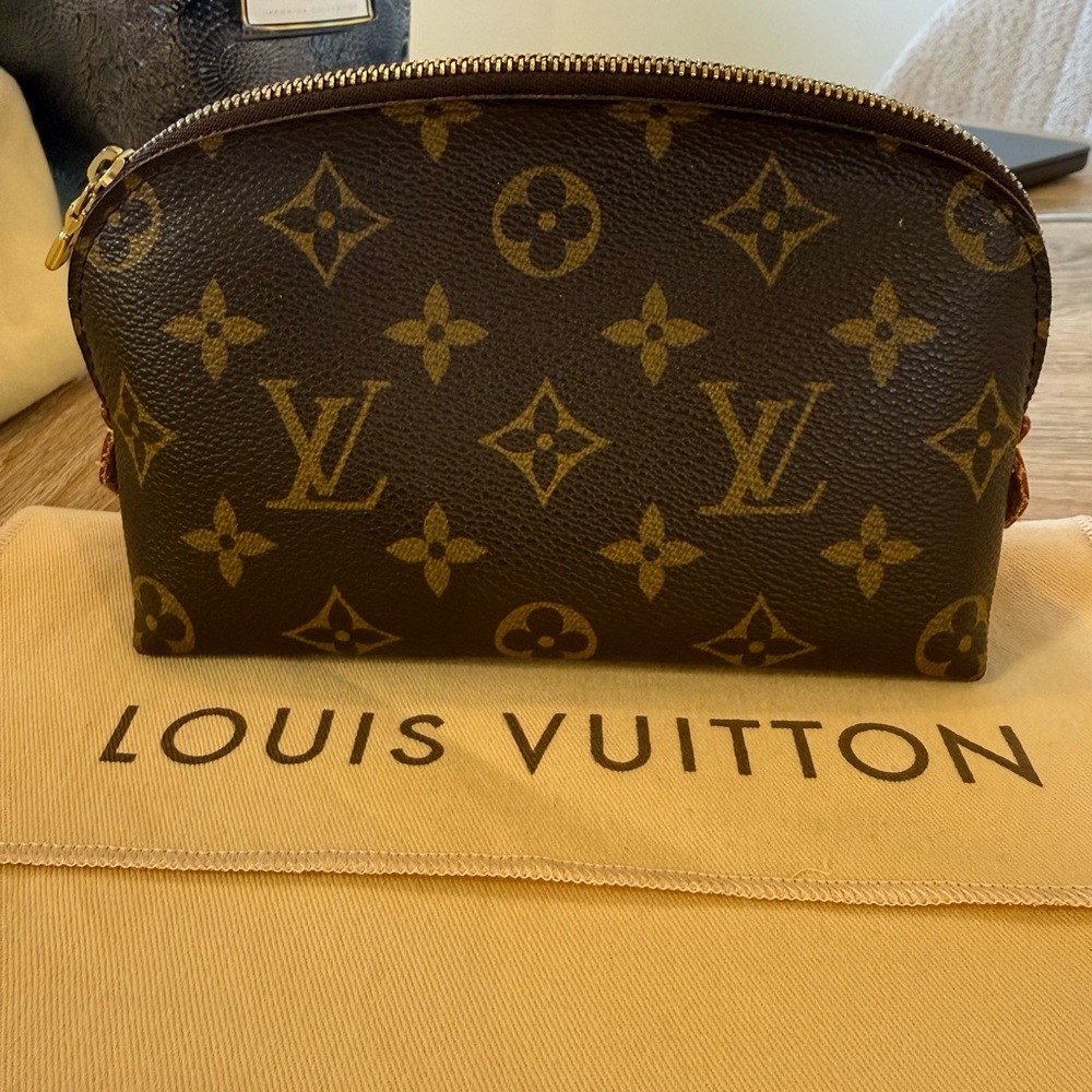 Vintage Louis Vuitton  Monogram Dome Cosmetic Pouch in Brown and Gold - Picture 2 of 4